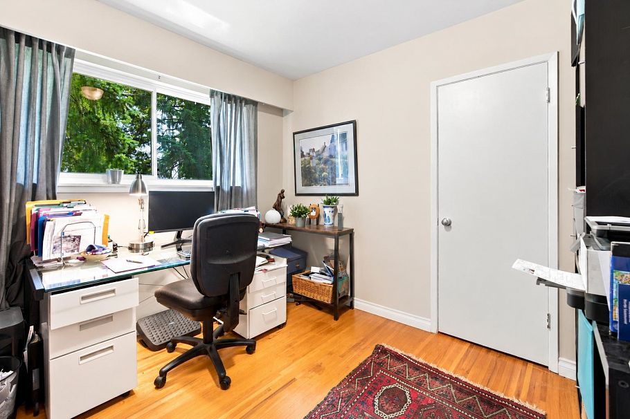 1033 Clements Avenue North Vancouver, BC - 20