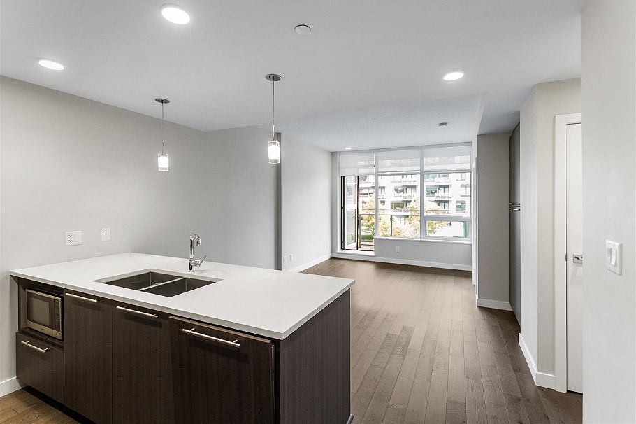 305 4963 Cambie Street Vancouver, BC - 3