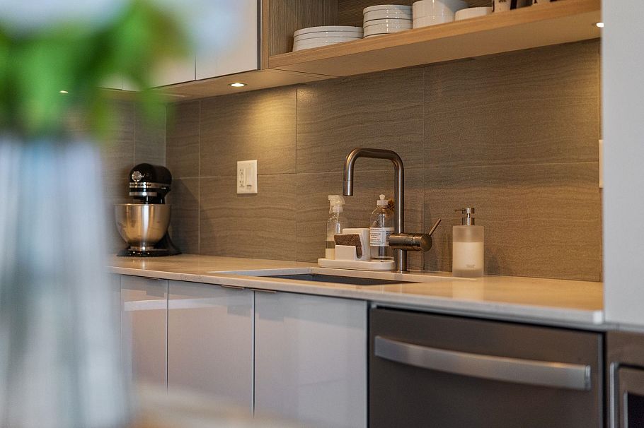 403 725 Marine Drive North Vancouver, BC - 8