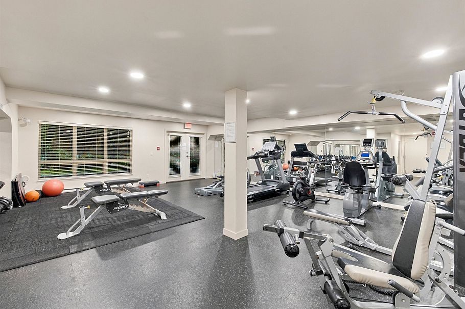 504 1677 Lloyd Avenue North Vancouver, BC - 30