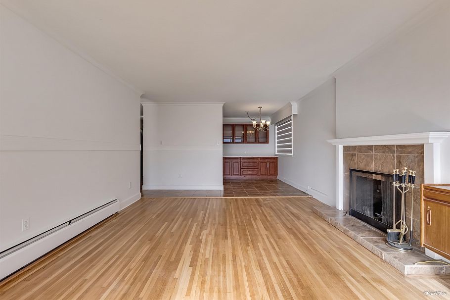 111 235 E 13th Street North Vancouver, BC - 8