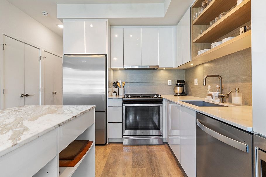 403 725 Marine Drive North Vancouver, BC - 3