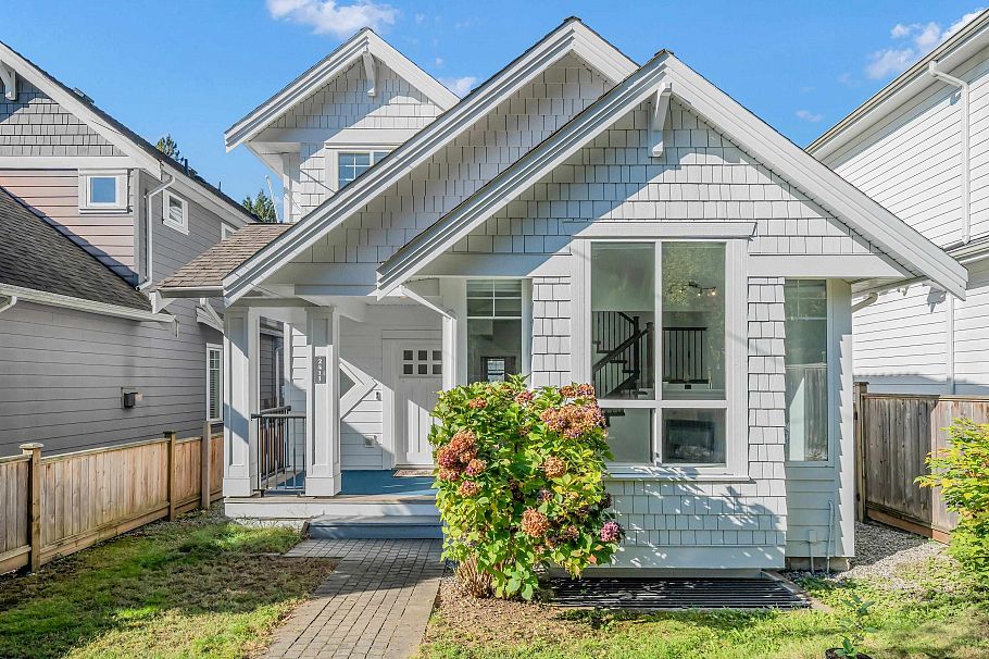 2411 George Street North Vancouver, BC - 1
