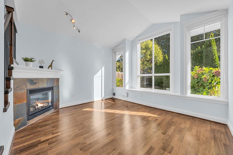 2411 George Street North Vancouver, BC - 11