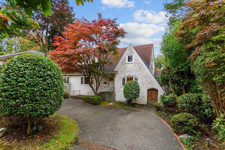 5861 Adera Street Vancouver, BC - 2