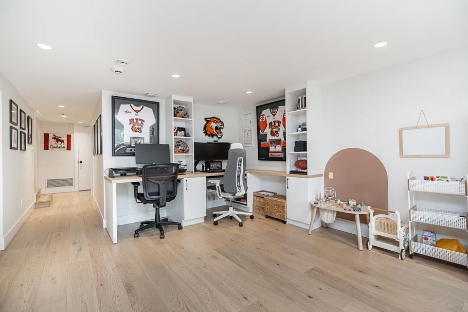 1361 E 15th Street North Vancouver, BC - 23