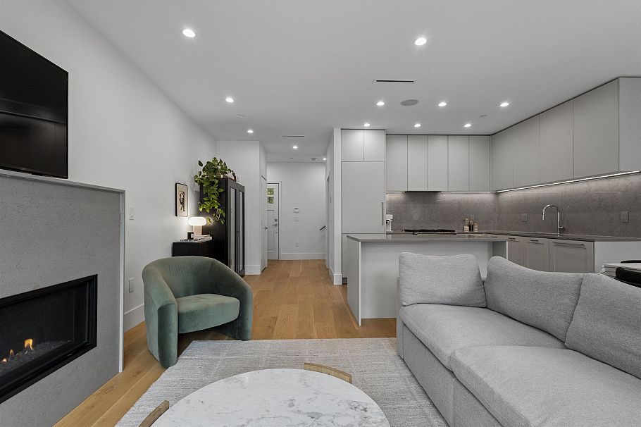 1014 E 16th Avenue Vancouver, BC - 11
