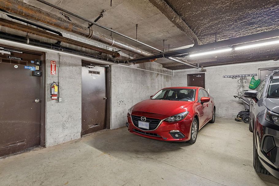 3 230 W 15th Street North Vancouver, BC - 34