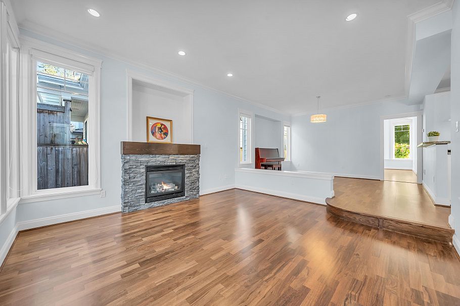 2411 George Street North Vancouver, BC - 20