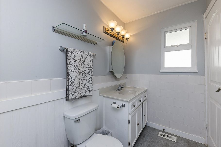 741 E 18th Street North Vancouver, BC - 19