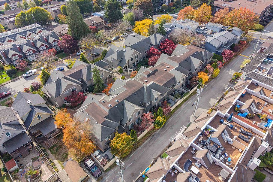 18 222 E 5th Street North Vancouver, BC - 35