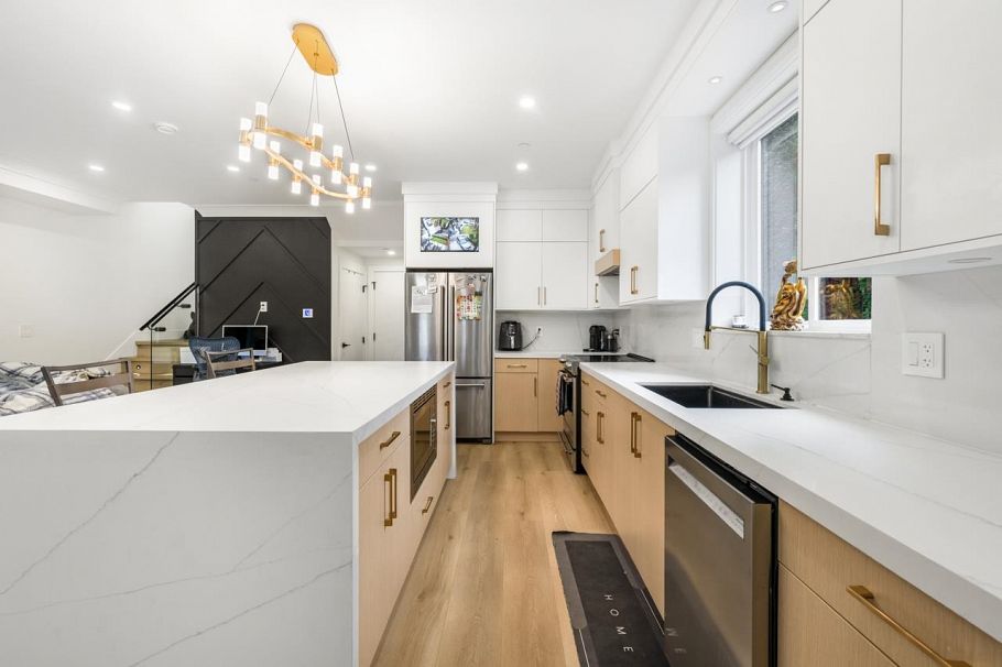 425 N Kaslo Street Vancouver, BC - 4