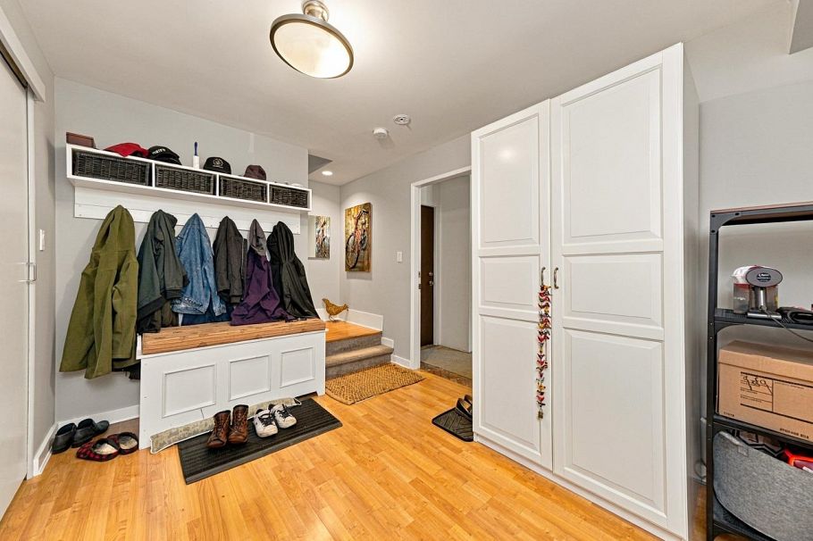 950 Tollcross Road North Vancouver, BC - 27