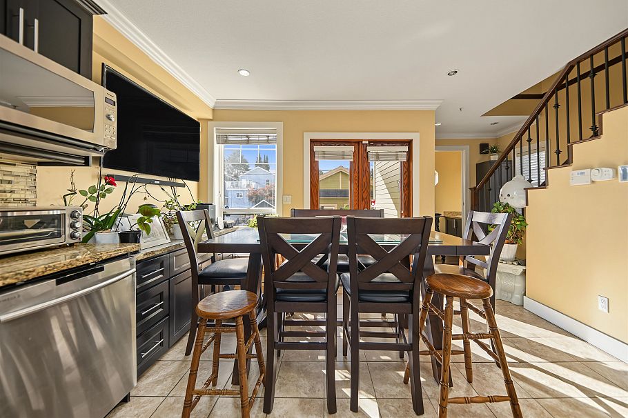 1124 E 12th Avenue Vancouver, BC - 31