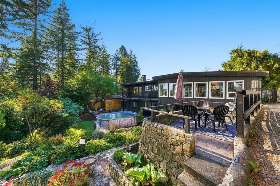 2363 Windridge Drive North Vancouver, BC - 2