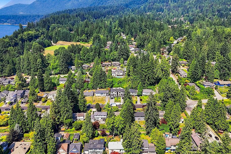 1033 Clements Avenue North Vancouver, BC - 30