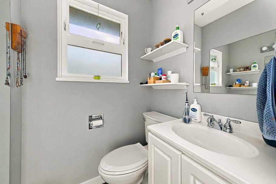 950 Tollcross Road North Vancouver, BC - 12