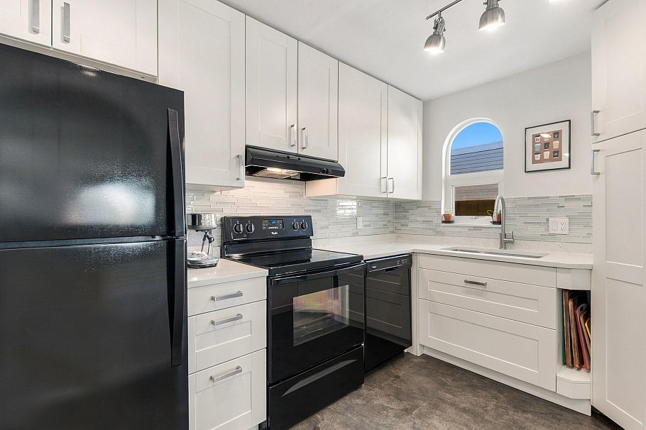 5 1101 W 8th Avenue Vancouver, BC - 8