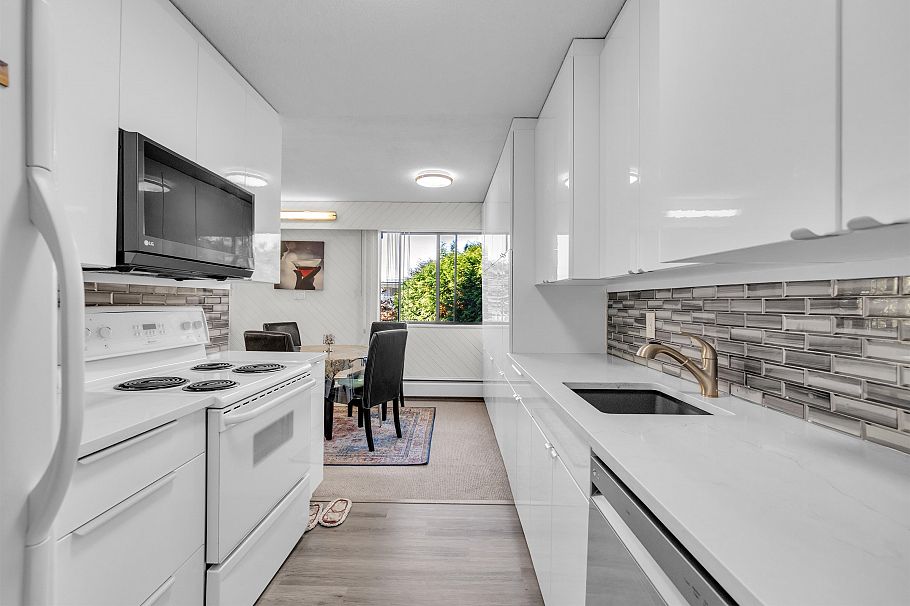 205 1610 Chesterfield Avenue North Vancouver, BC - 12