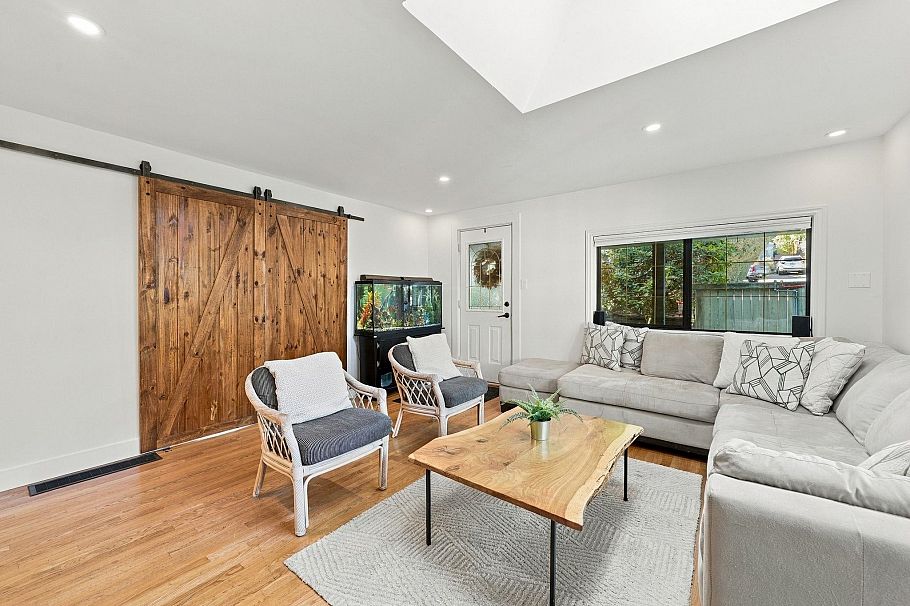 1720 Deep Cove Road North Vancouver, BC - 8