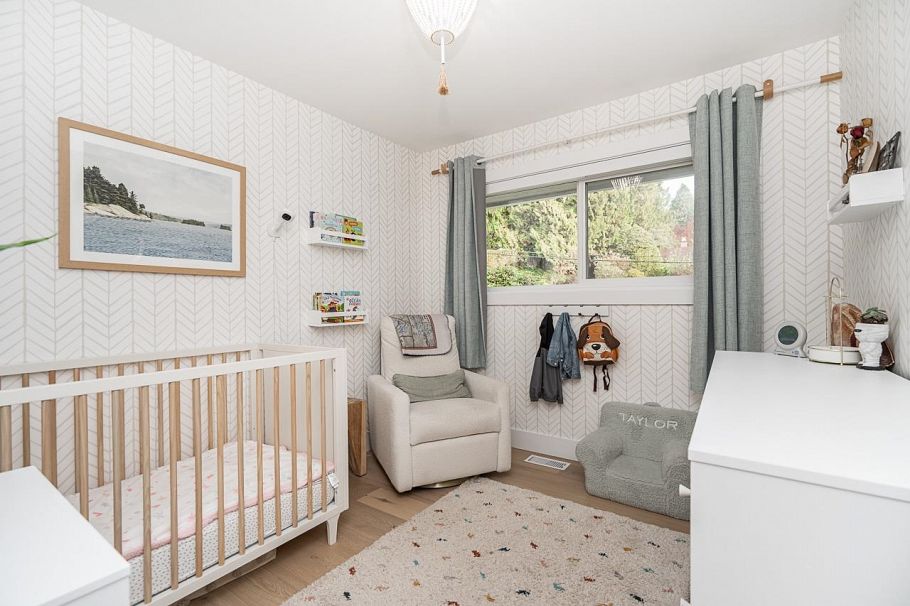 1361 E 15th Street North Vancouver, BC - 19