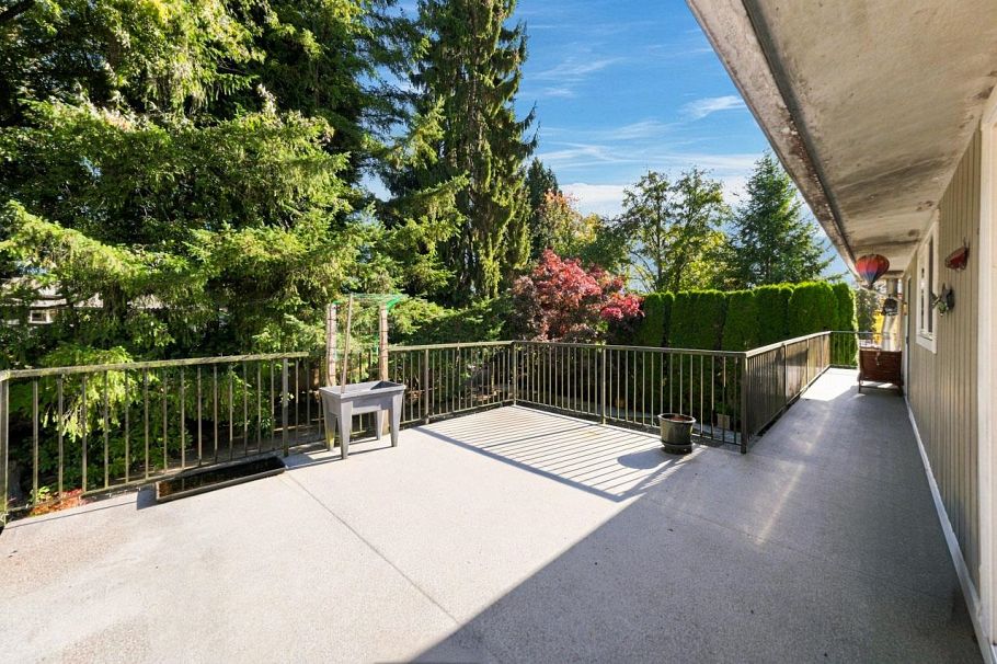 950 Tollcross Road North Vancouver, BC - 18