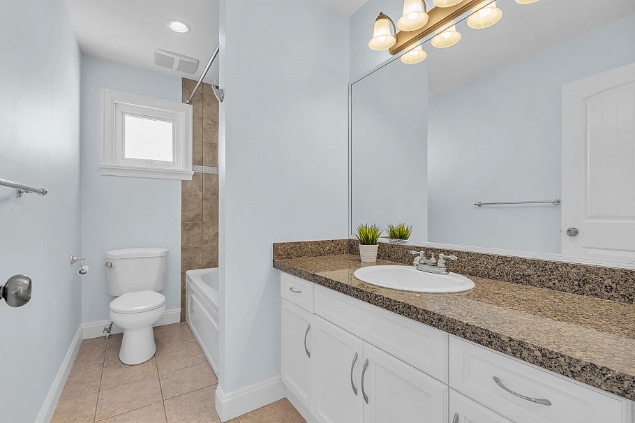 2411 George Street North Vancouver, BC - 2