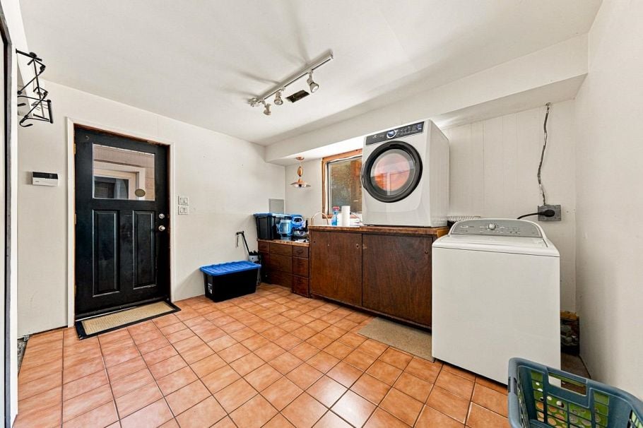 950 Tollcross Road North Vancouver, BC - 26
