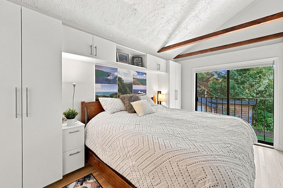 1720 Deep Cove Road North Vancouver, BC - 16