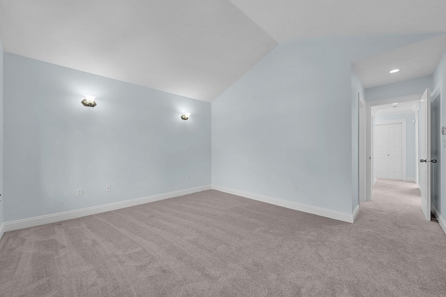 2411 George Street North Vancouver, BC - 8