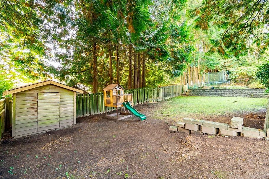 1361 E 15th Street North Vancouver, BC - 32