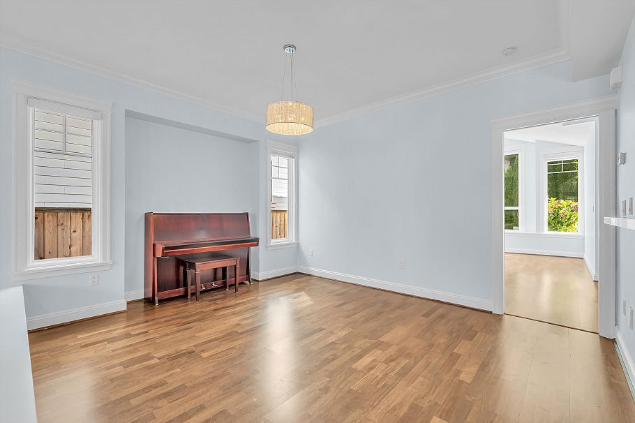 2411 George Street North Vancouver, BC - 18