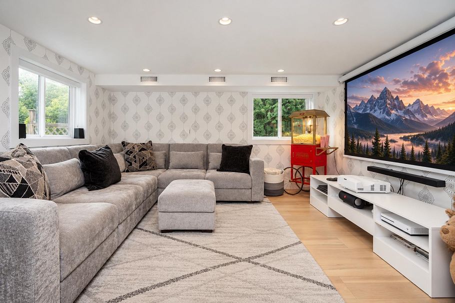 1361 E 15th Street North Vancouver, BC - 21