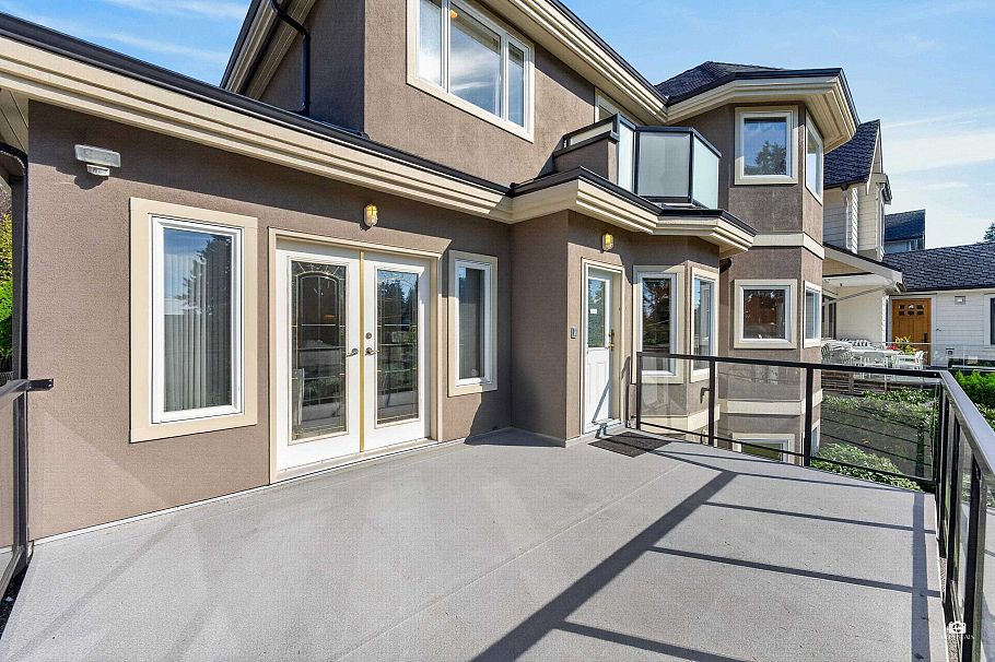 3838 W 38th Avenue Vancouver, BC - 38