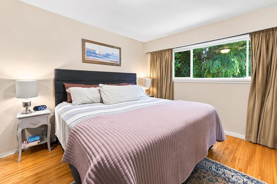 1033 Clements Avenue North Vancouver, BC - 18