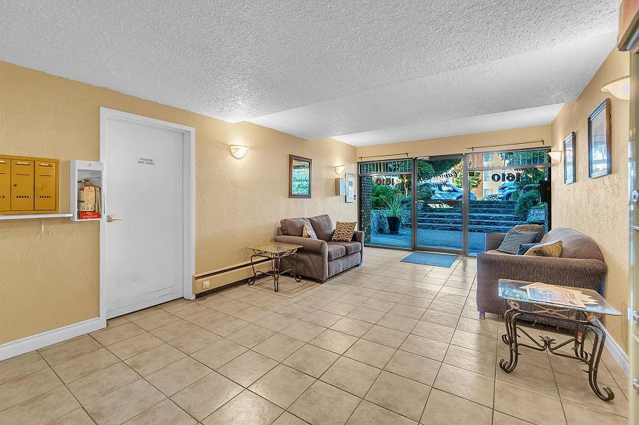 205 1610 Chesterfield Avenue North Vancouver, BC - 31
