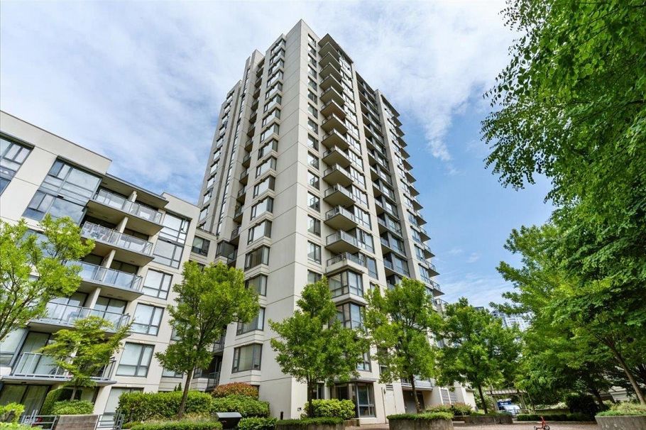 1209 3588 Crowley Drive Vancouver, BC - 1