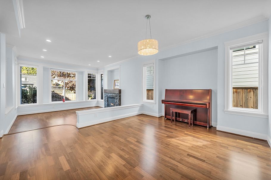 2411 George Street North Vancouver, BC - 15