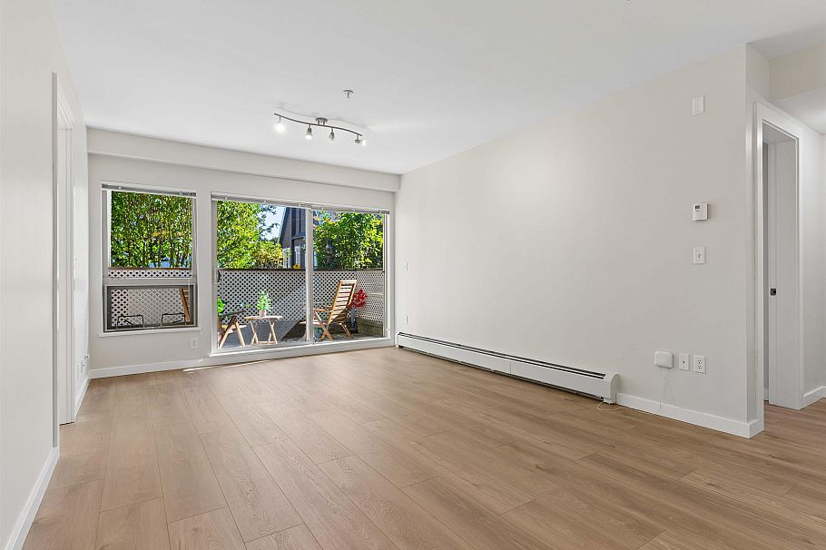 109 1033 St. Georges Avenue North Vancouver, BC - 3