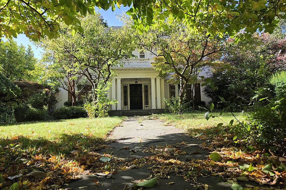6385 Marguerite Street Vancouver, BC - 1