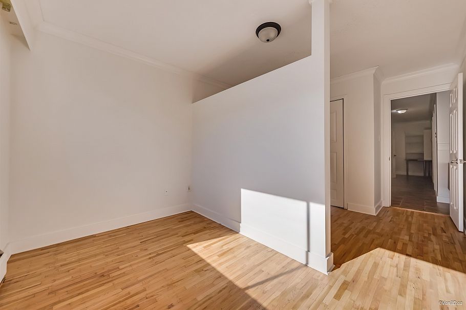 111 235 E 13th Street North Vancouver, BC - 19