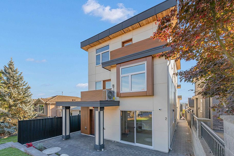 1 3034 E 5th Avenue Vancouver, BC - 2
