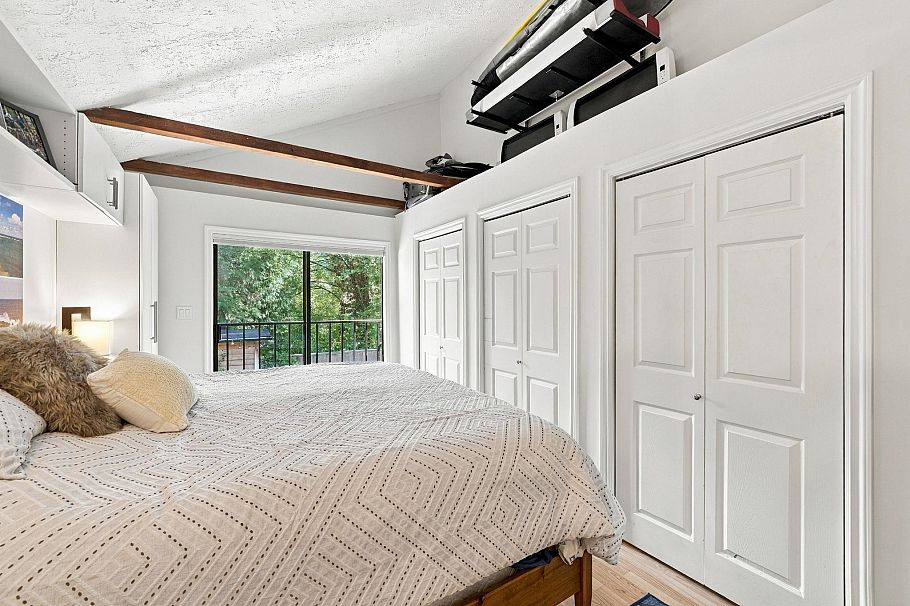 1720 Deep Cove Road North Vancouver, BC - 17