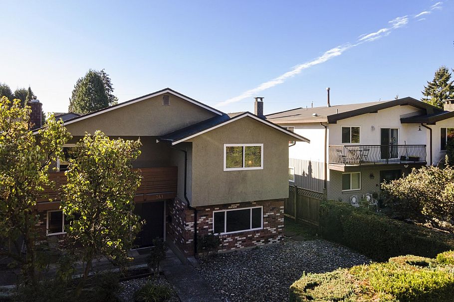 741 E 18th Street North Vancouver, BC - 1