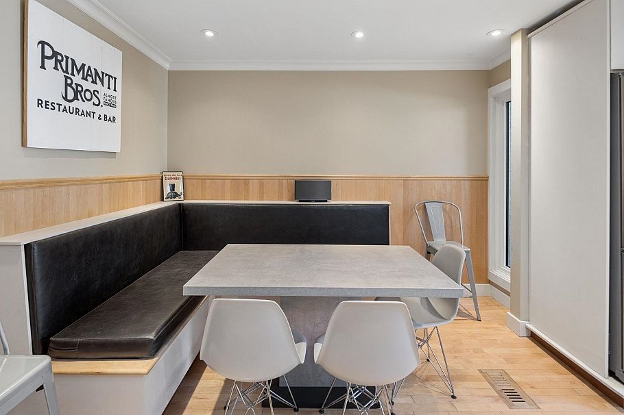 3 230 W 15th Street North Vancouver, BC - 5