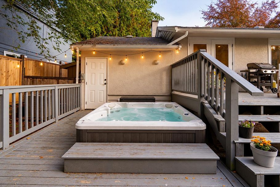 1361 E 15th Street North Vancouver, BC - 30