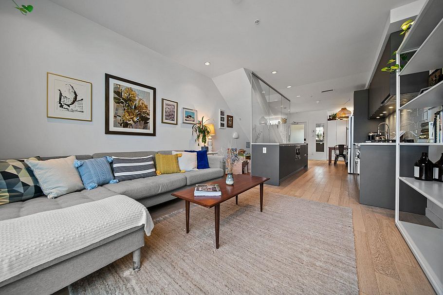 312 1647 E Pender Street Vancouver, BC - 9
