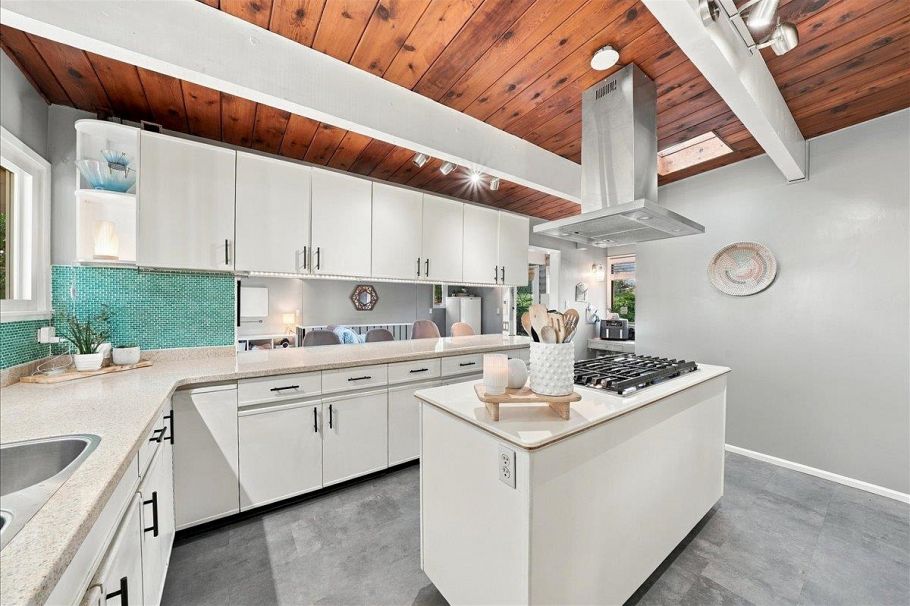 2363 Windridge Drive North Vancouver, BC - 26