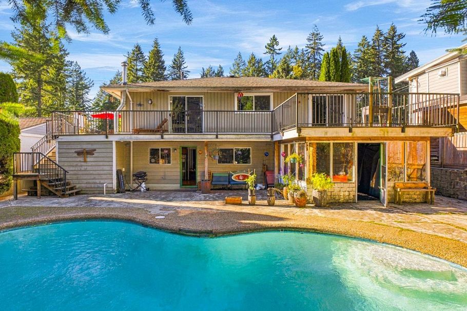 950 Tollcross Road North Vancouver, BC - 2