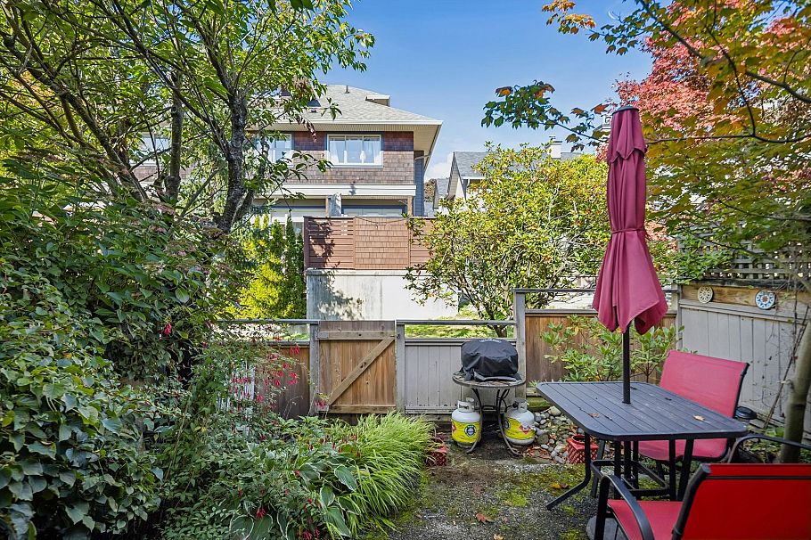 3 230 W 15th Street North Vancouver, BC - 37